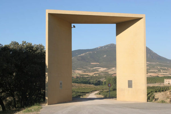 Arínzano Entrance.jpg